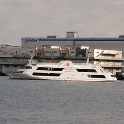 横浜市・横浜港・マリーンルージュ