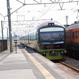 足利市・あしかがフラワーパーク駅