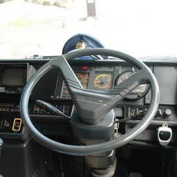 バス運転席