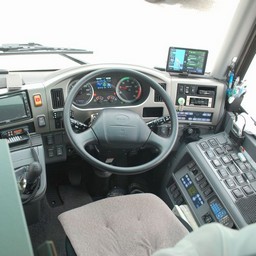 観光バス運転席